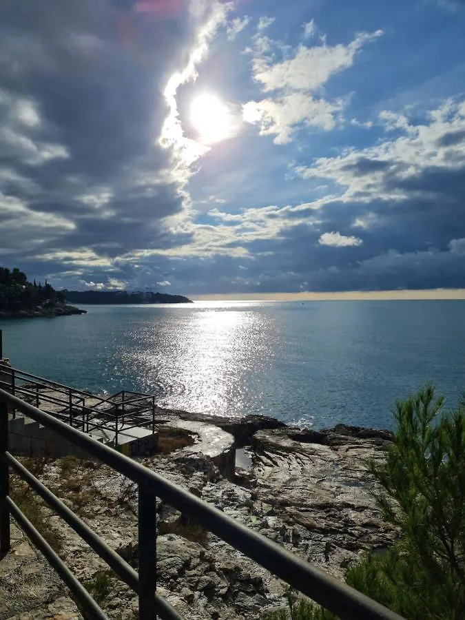 Apartment Tomas Near The Beach Pula