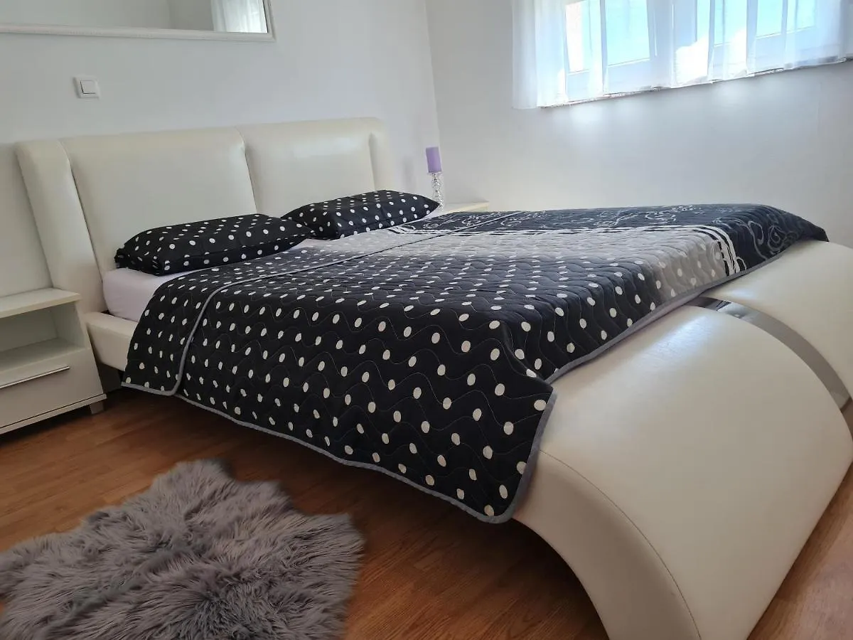 Apartment Tomas Near The Beach Pula