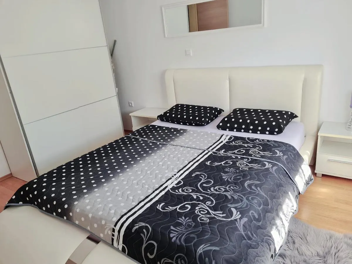 Apartment Tomas Near The Beach Pula