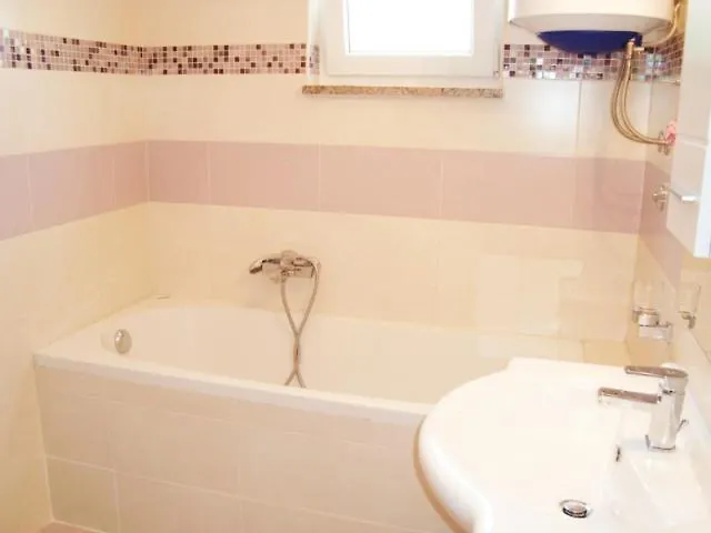 Apartment Tomas Near The Beach Pula 0*,  Croatia